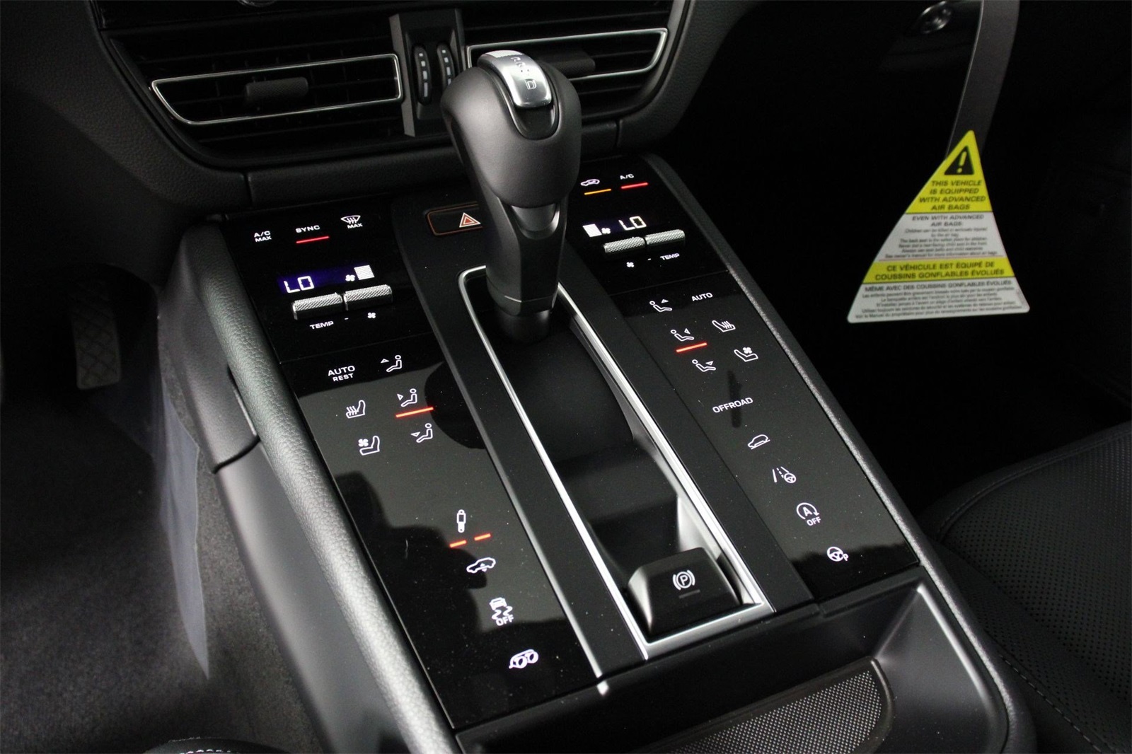 2026 Porsche Macan GTS photo 13