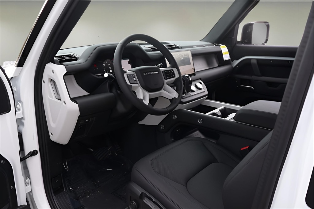 2025 Land Rover Defender 90 S photo 13