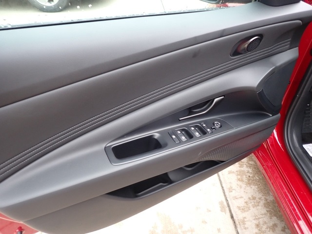 2025 Hyundai Elantra SEL Sport photo 12