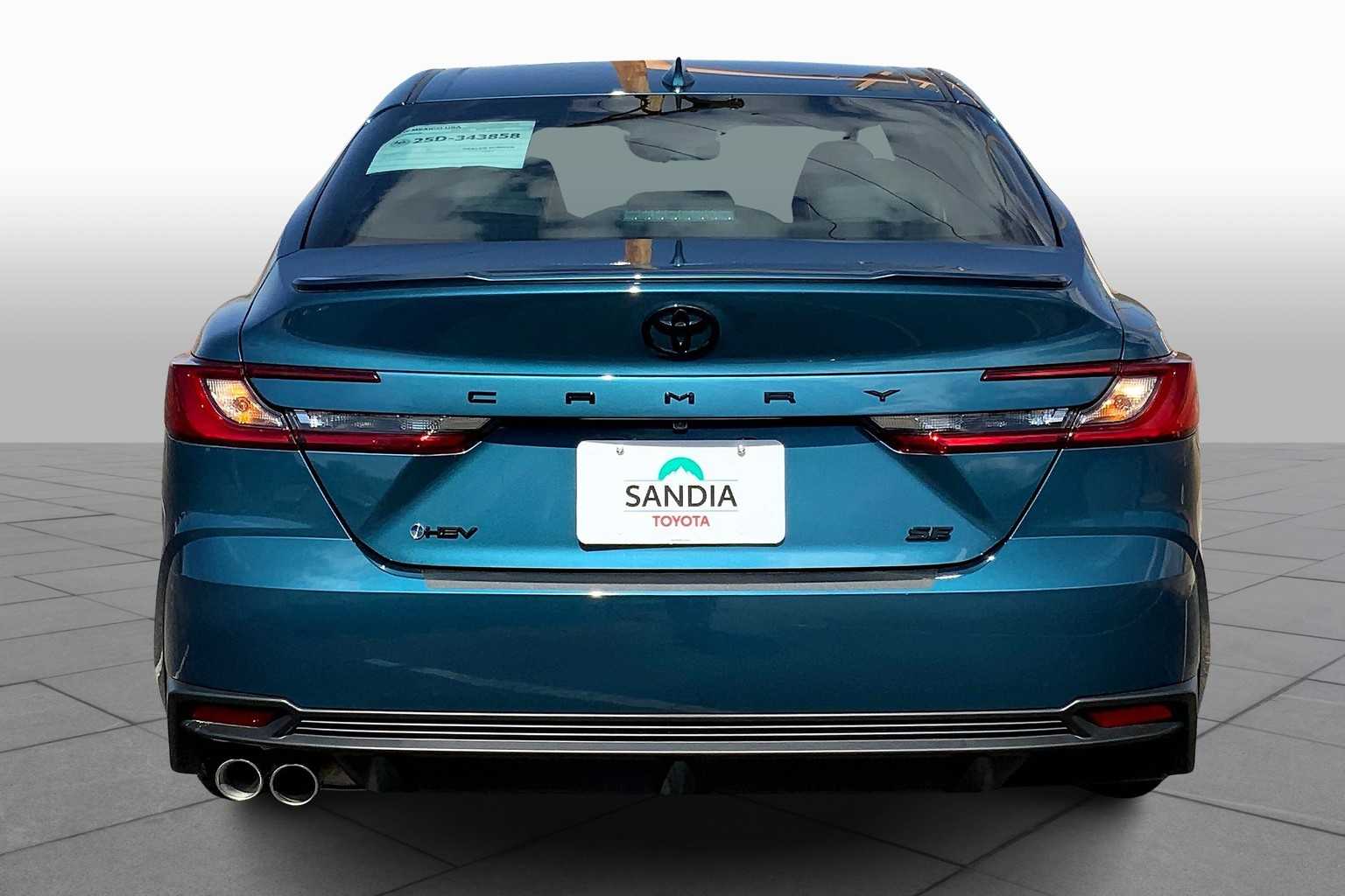 2025 Toyota Camry SE photo 4