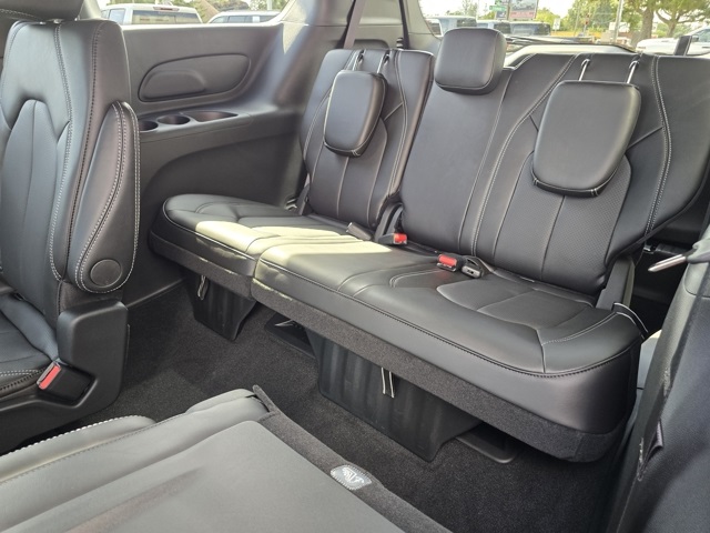2026 Chrysler Pacifica photo 12