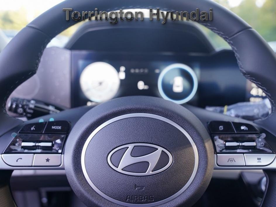 2025 Hyundai Elantra Limited photo 11