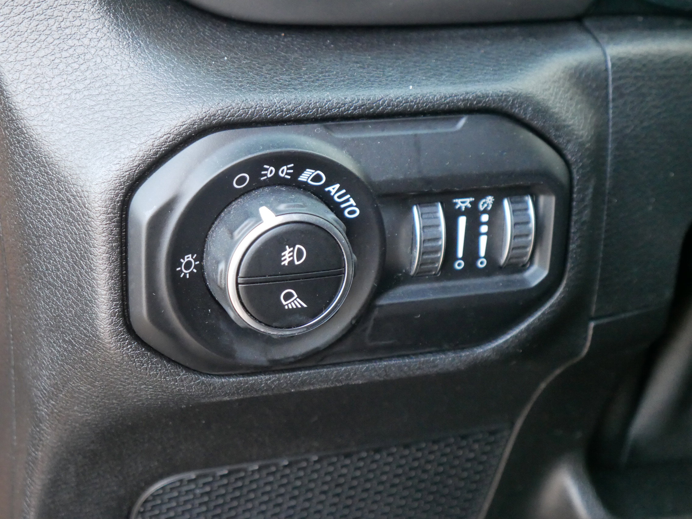 2021 Jeep Gladiator Sport S photo 4