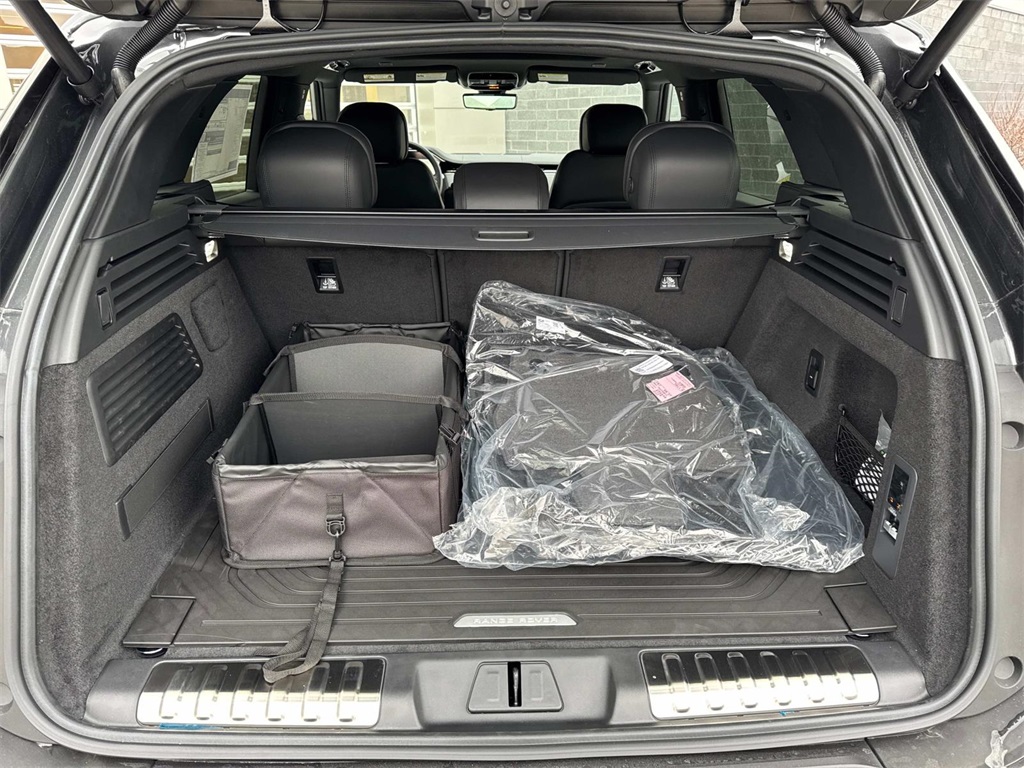 2025 Land Rover Range Rover Sport SE photo 4