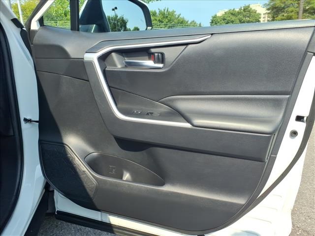 2021 Toyota RAV4 XLE photo 19