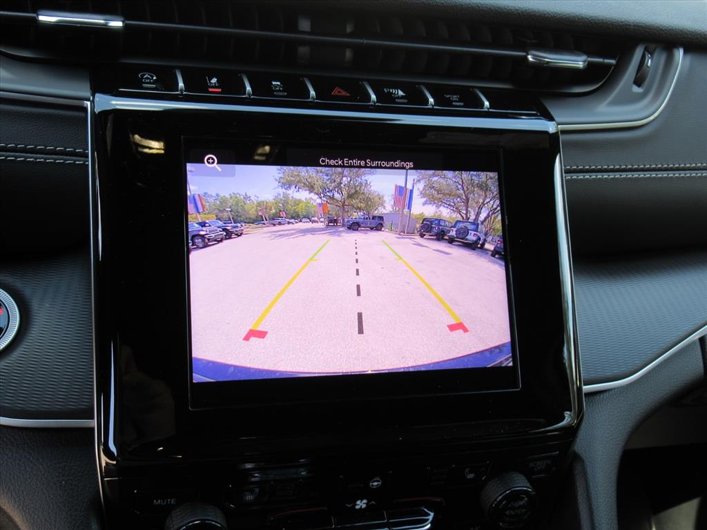 2025 Jeep Grand Cherokee Altitude photo 23