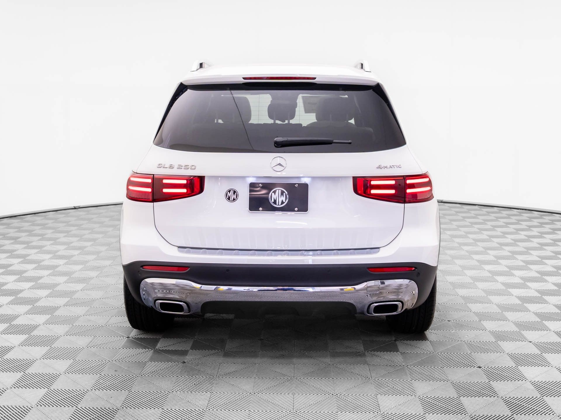 2025 Mercedes Benz GLB 250 4MATIC photo 4