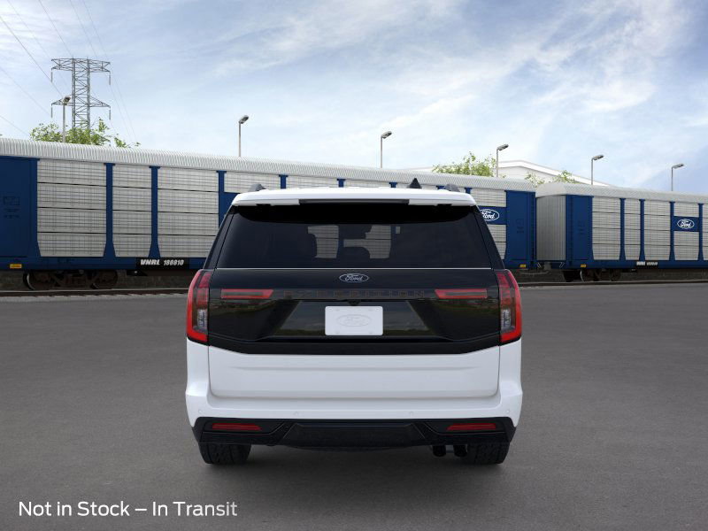 2025 Ford Expedition photo 3