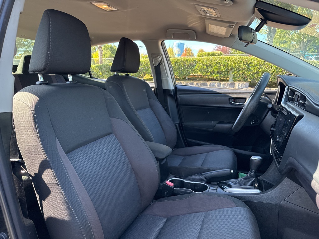 2017 Toyota Corolla LE photo 22