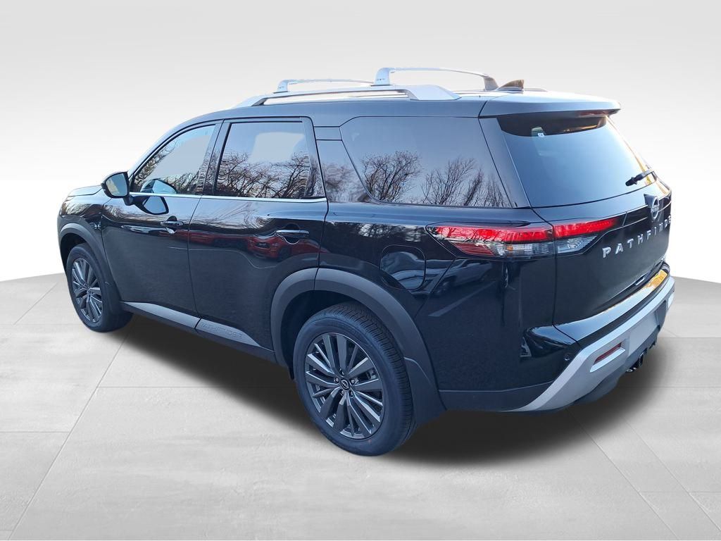 2025 Nissan Pathfinder SL photo 4