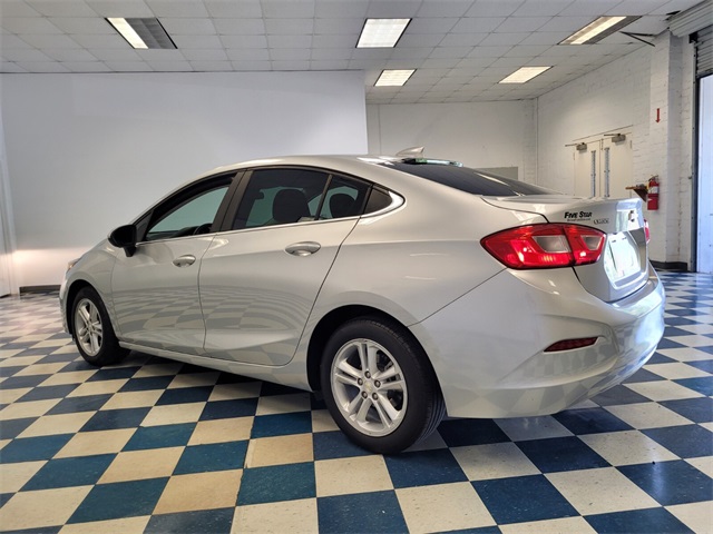 2017 Chevrolet Cruze LT photo 9
