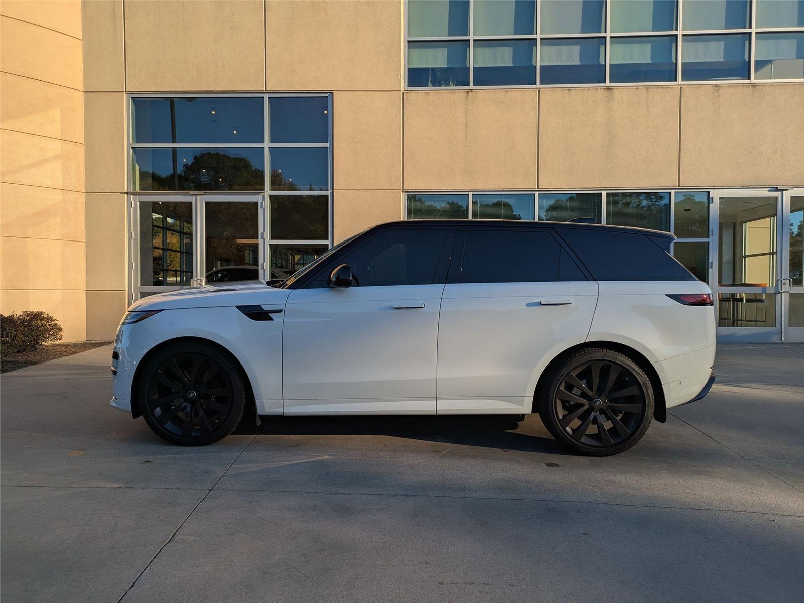 2024 Land Rover Range Rover Sport SE photo 4