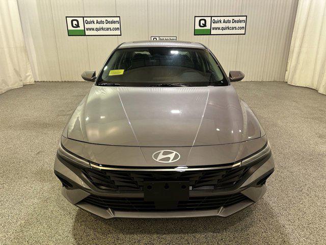 2025 Hyundai Elantra Limited photo 2