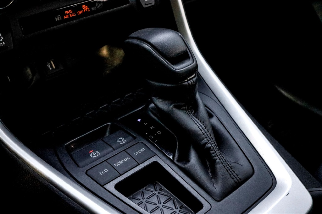 2024 Toyota RAV4 XLE photo 20