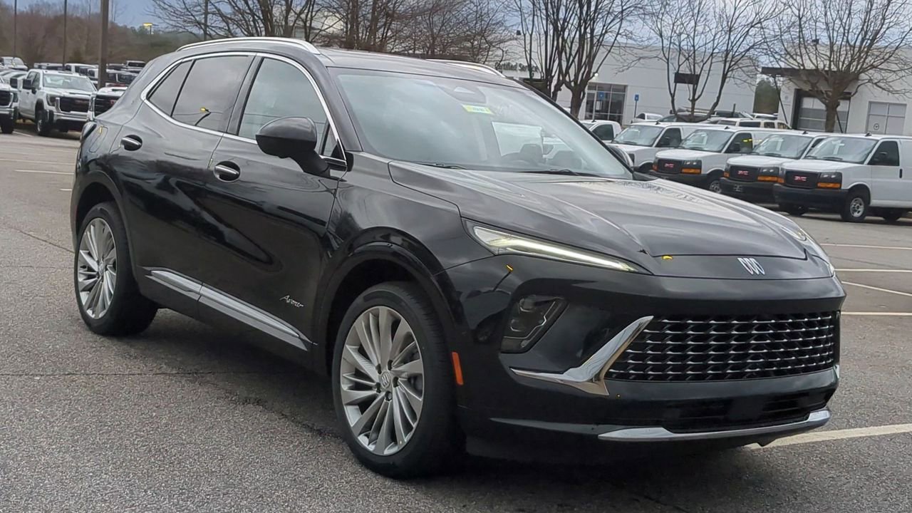 2025 Buick Envision Avenir photo 2