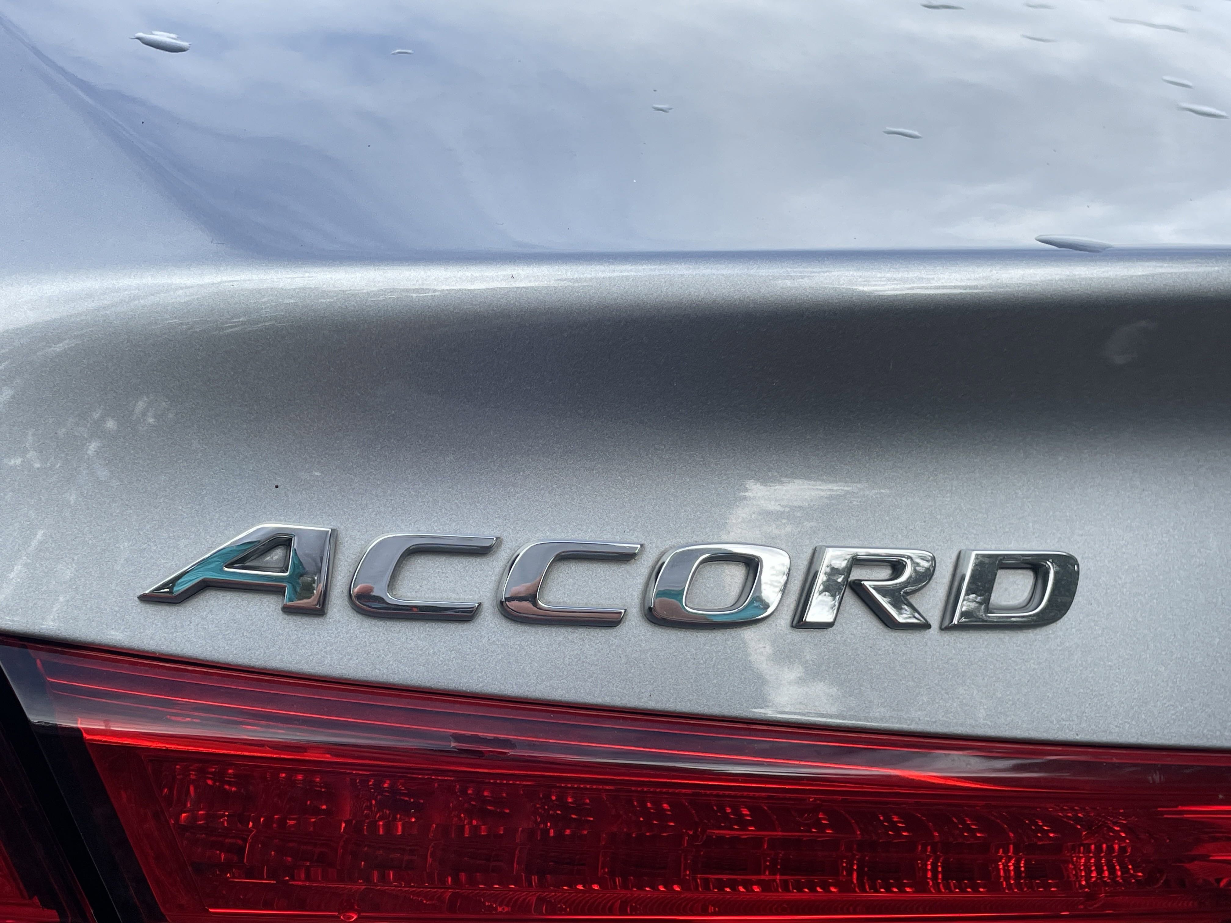 2018 Honda Accord LX 1.5T photo 4