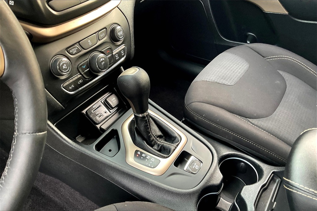 2017 Jeep Cherokee Latitude photo 16