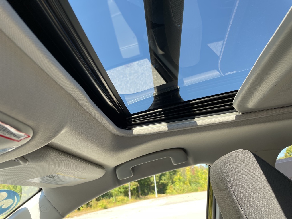 2022 Toyota RAV4 XLE photo 8