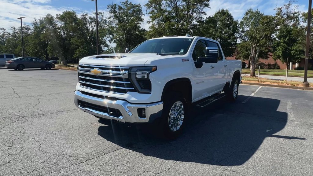 2025 Chevrolet Silverado 2500HD LTZ photo 4