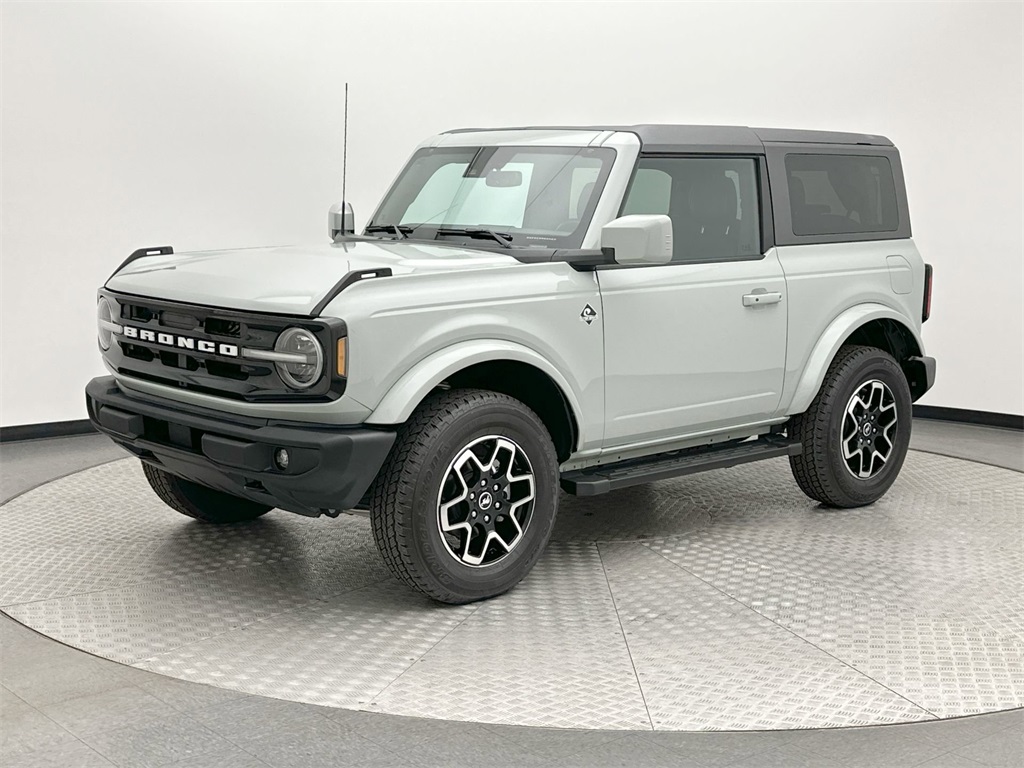 2023 Ford Bronco 2-Door Outer Banks's photo