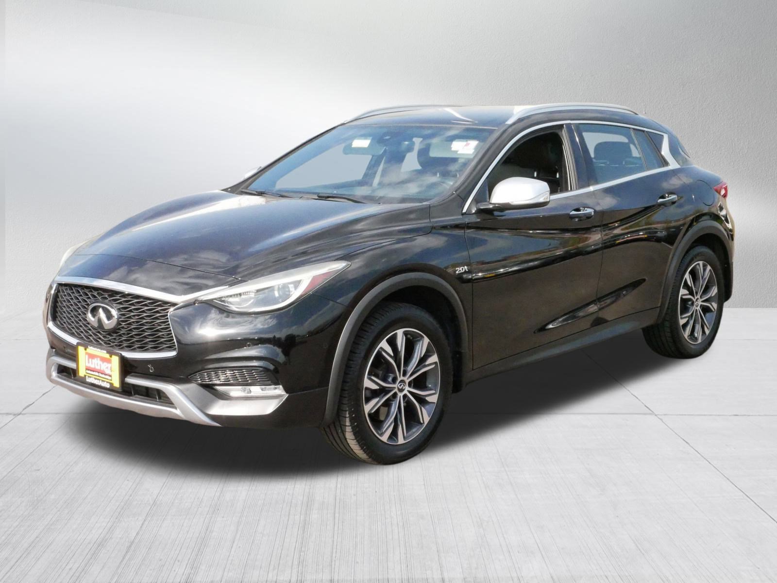 2017 Infiniti QX30 Premium photo 3