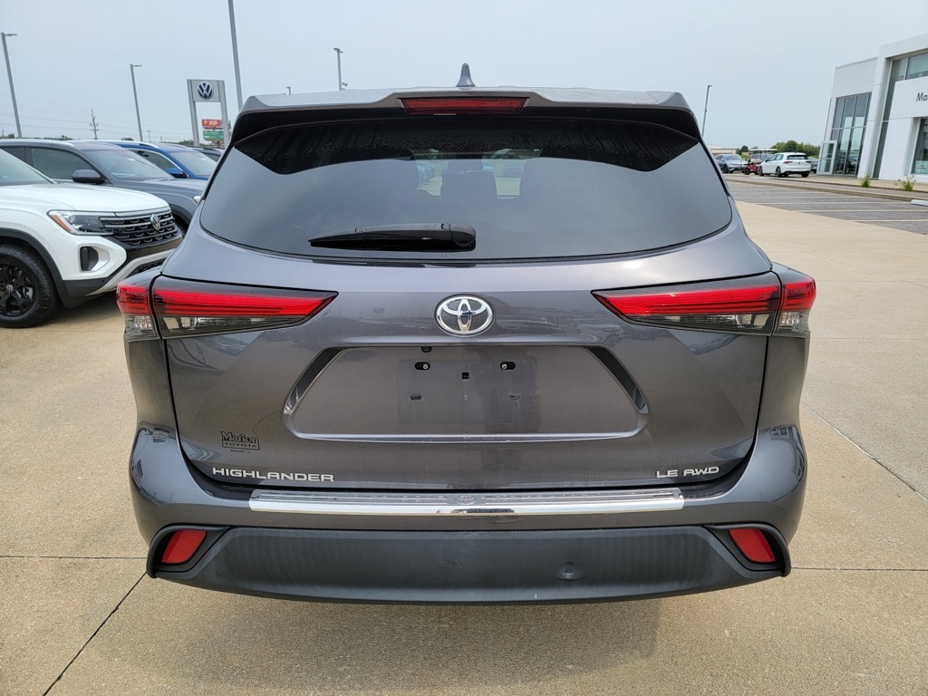 2021 Toyota Highlander LE photo 3