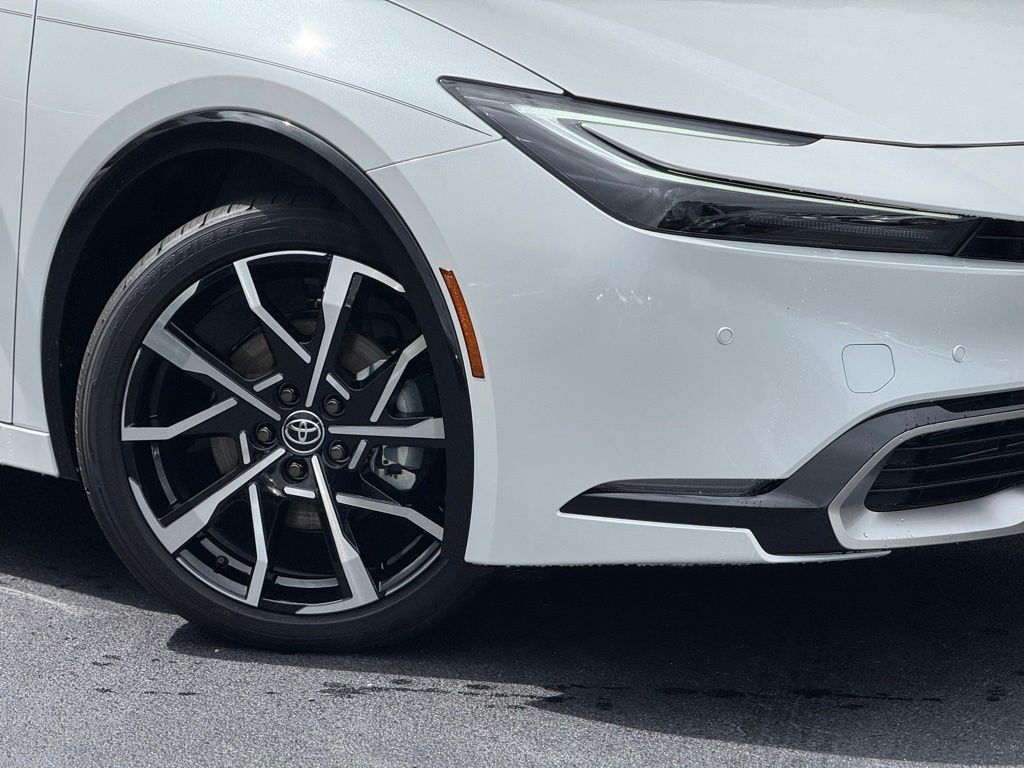 2025 Toyota Prius Plug-in Hybrid XSE photo 3