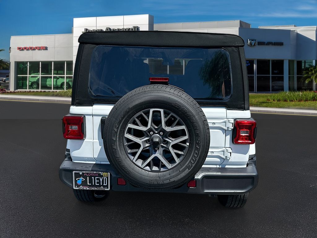2024 Jeep Wrangler Sahara photo 6