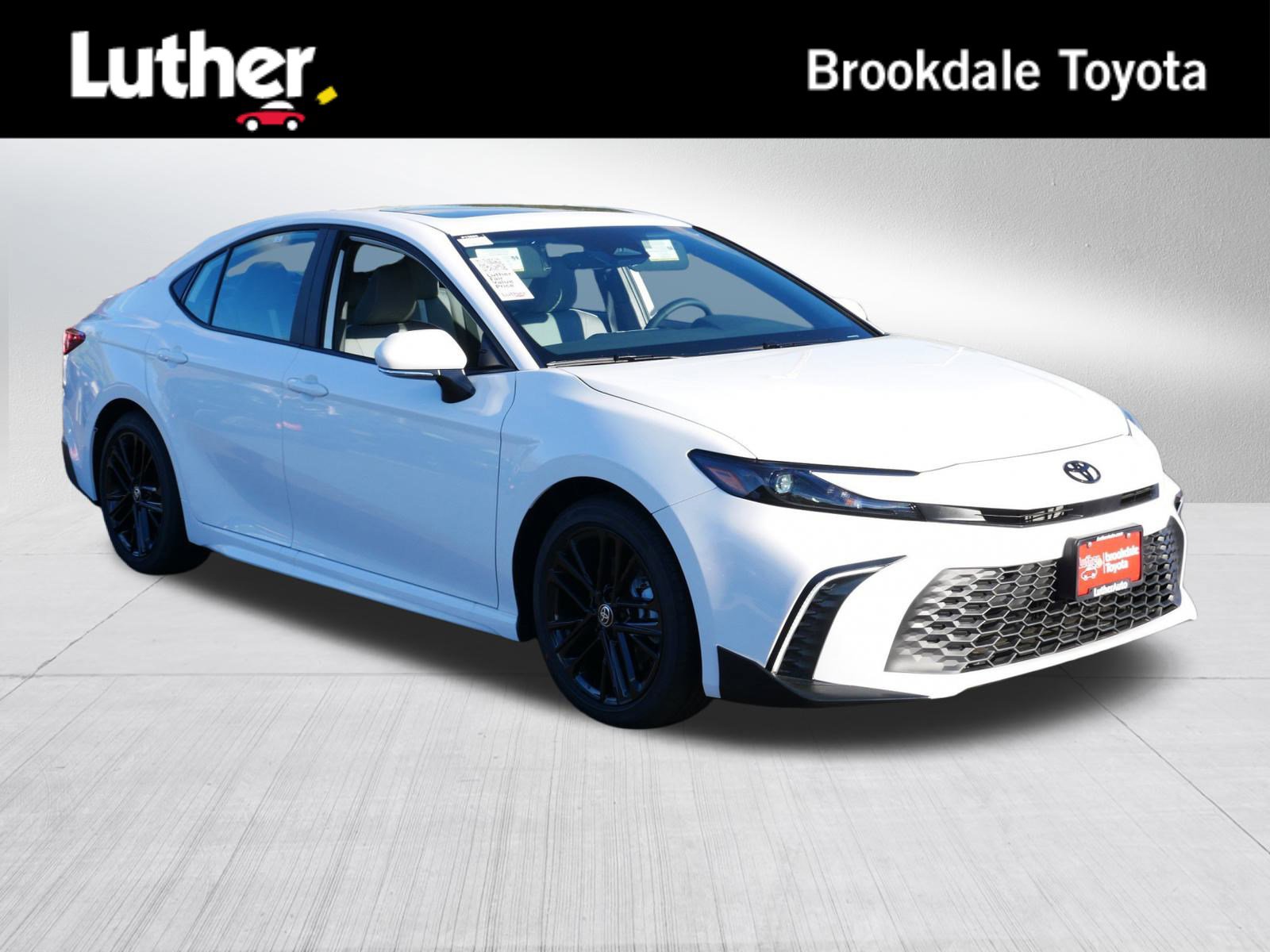 2025 Toyota Camry SE's photo
