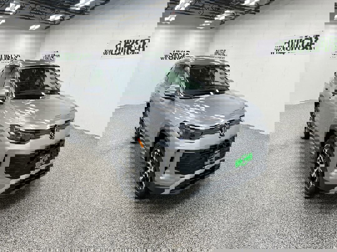 2025 Volkswagen Tiguan SE's photo