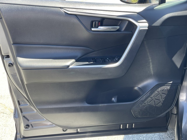 2022 Toyota RAV4 XLE photo 12