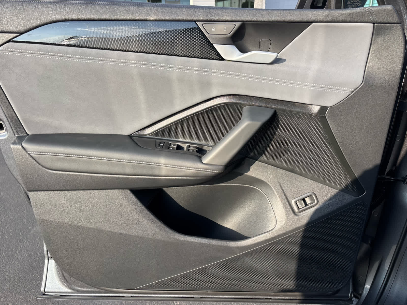 2025 Volkswagen Tiguan SE photo 13
