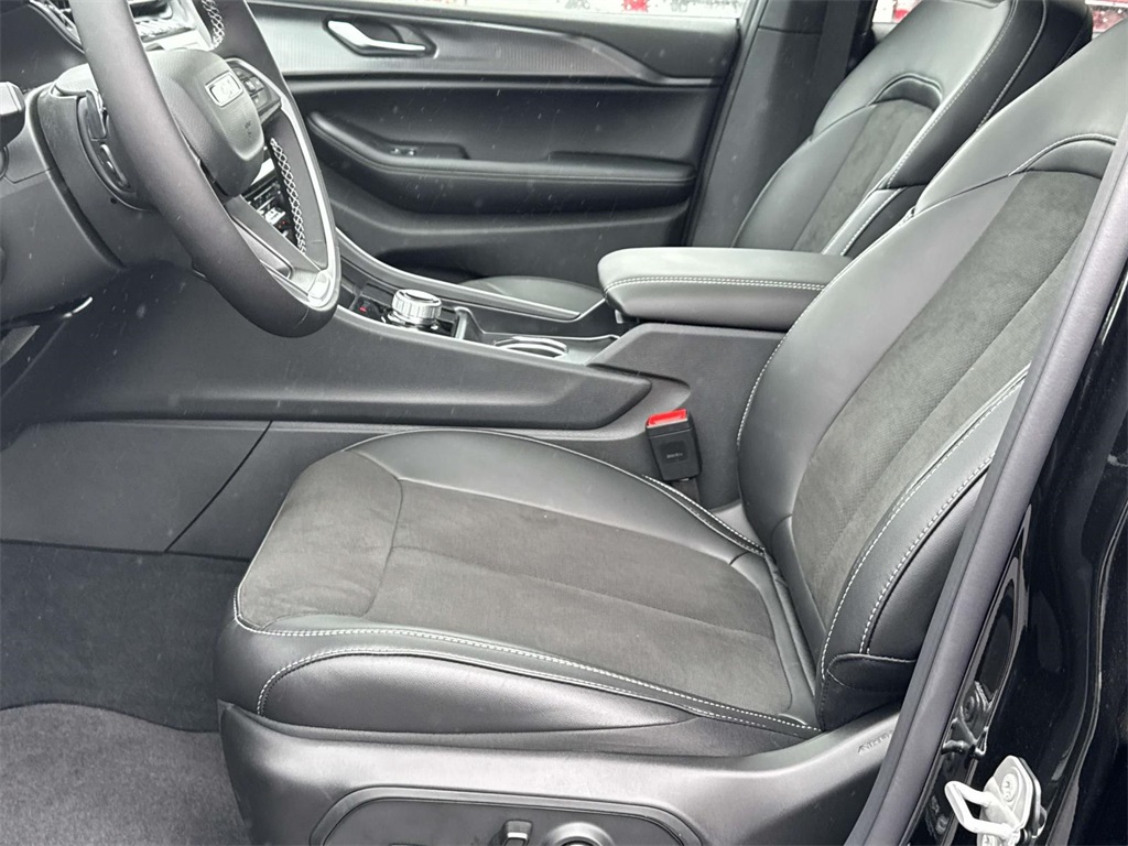 2025 Jeep Grand Cherokee Altitude X photo 12