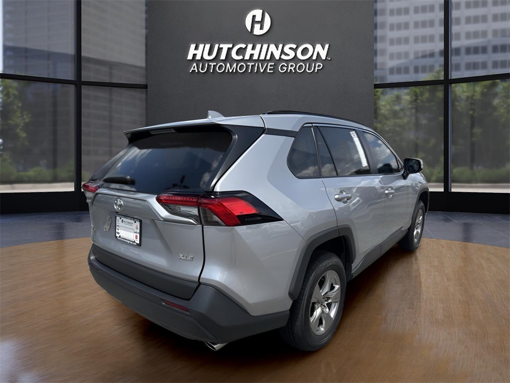 2023 Toyota RAV4 XLE photo 7