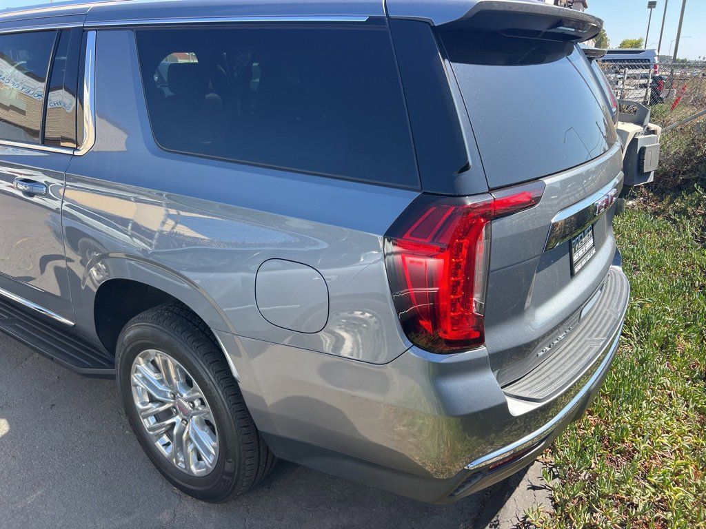 2022 Gmc Yukon XL SLT photo 3