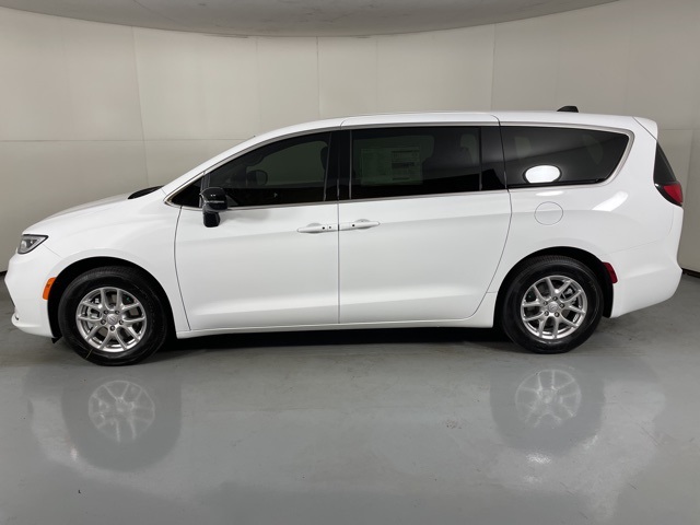 2025 Chrysler Pacifica photo 5