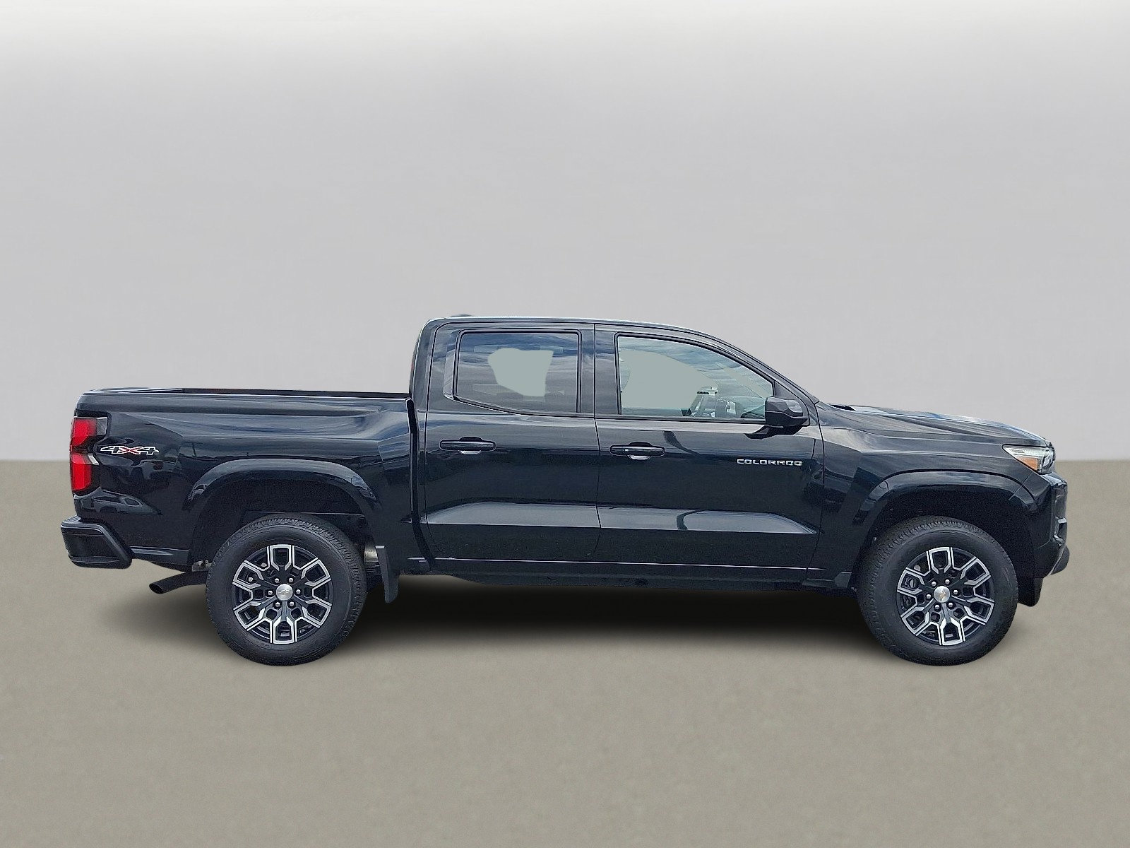 2024 Chevrolet Colorado LT photo 12