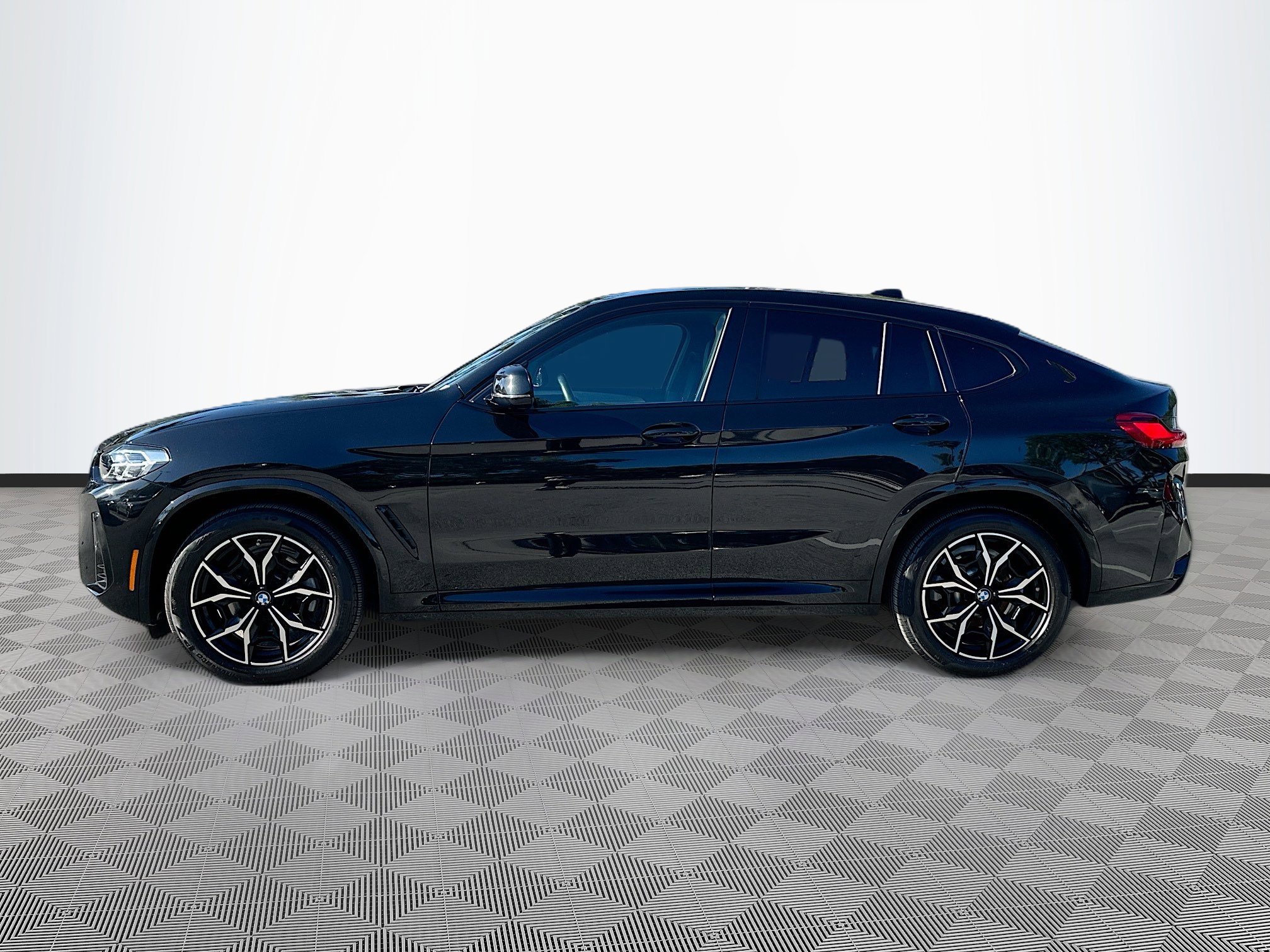 2023 Bmw X4 xDrive30i photo 2