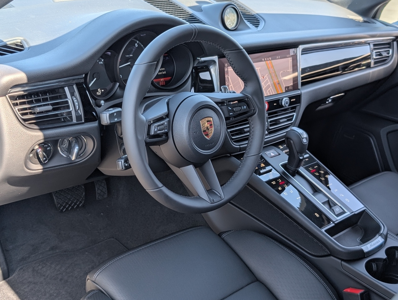 2026 Porsche Macan T photo 4