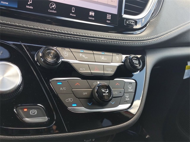 2026 Chrysler Pacifica photo 34