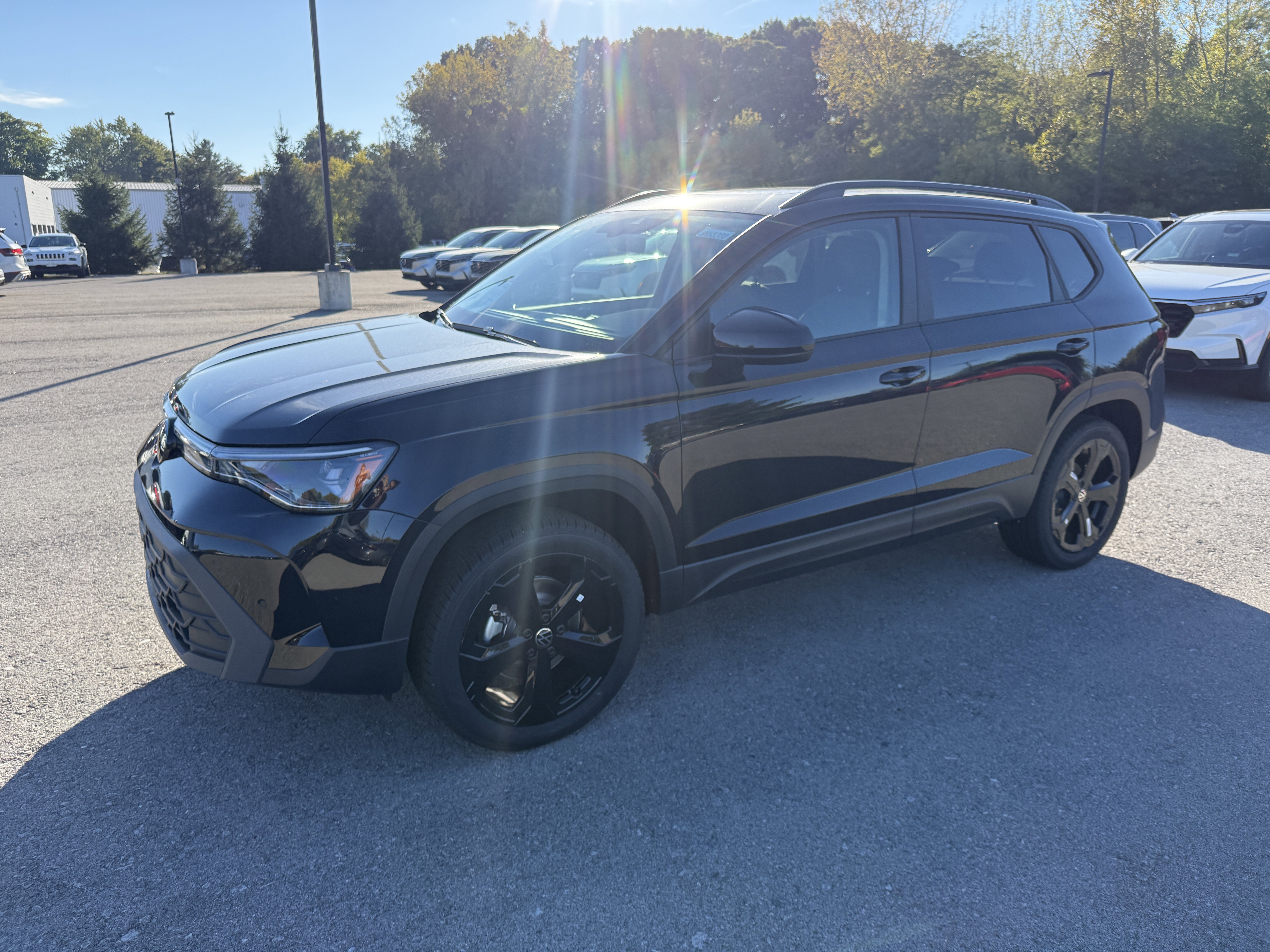 2025 Volkswagen Taos SE Black's photo