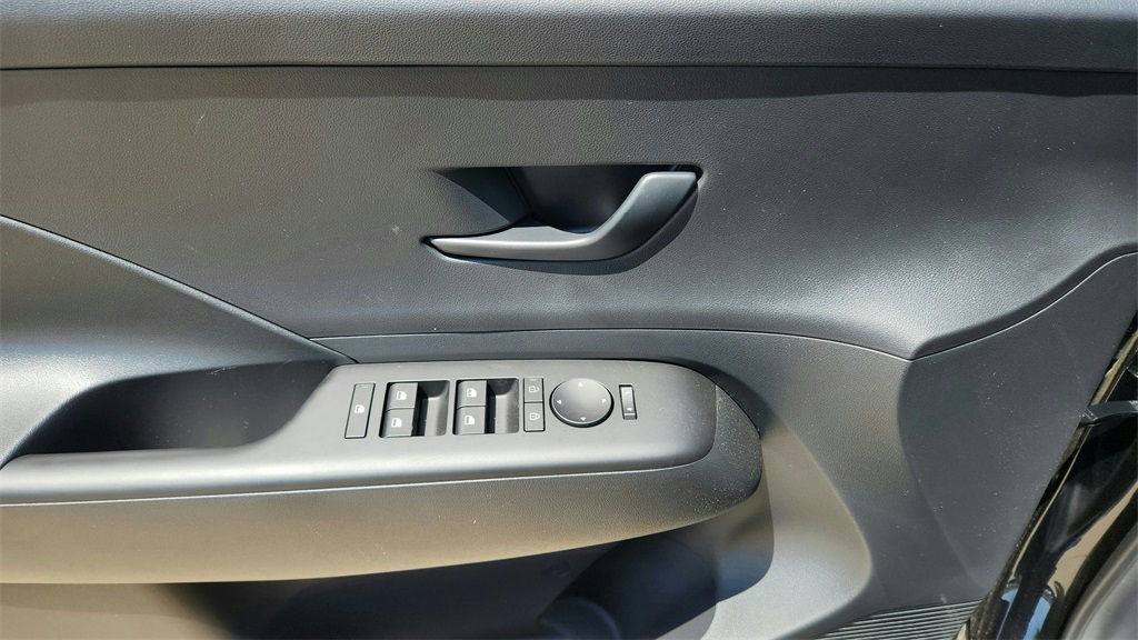 2025 Hyundai Kona SEL photo 26