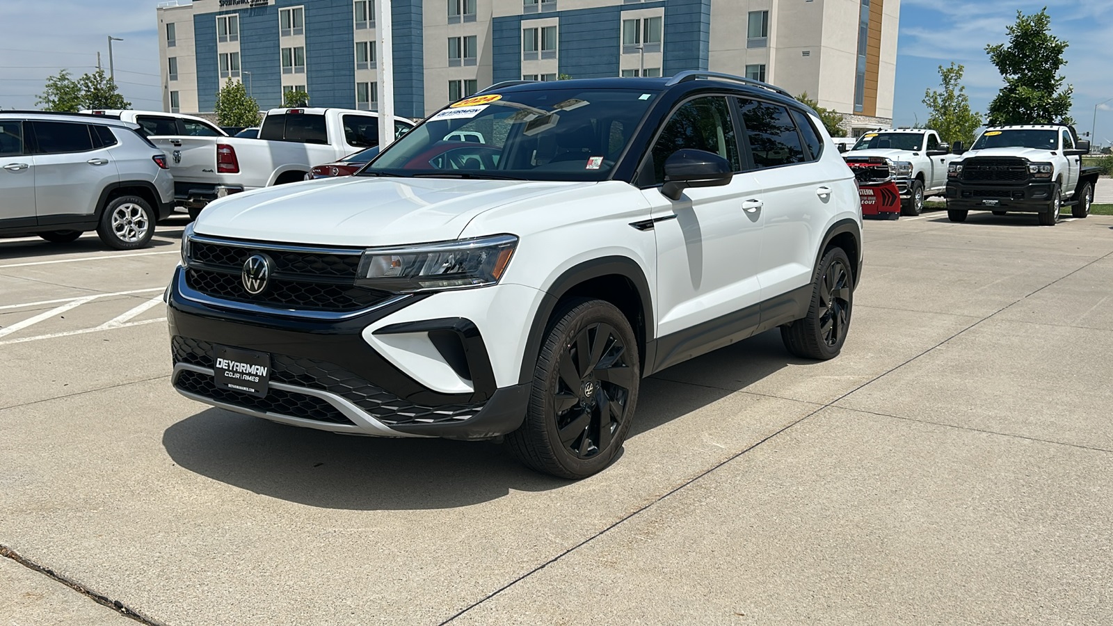 2024 Volkswagen Taos SE photo 7