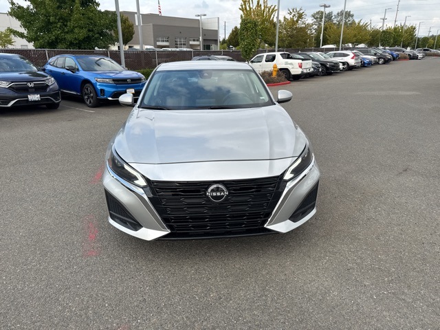 2023 Nissan Altima 2.5 SV photo 2