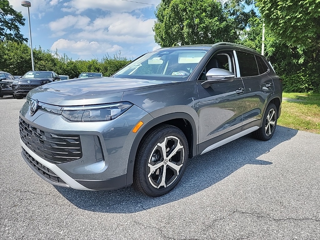 2025 Volkswagen Tiguan SE's photo