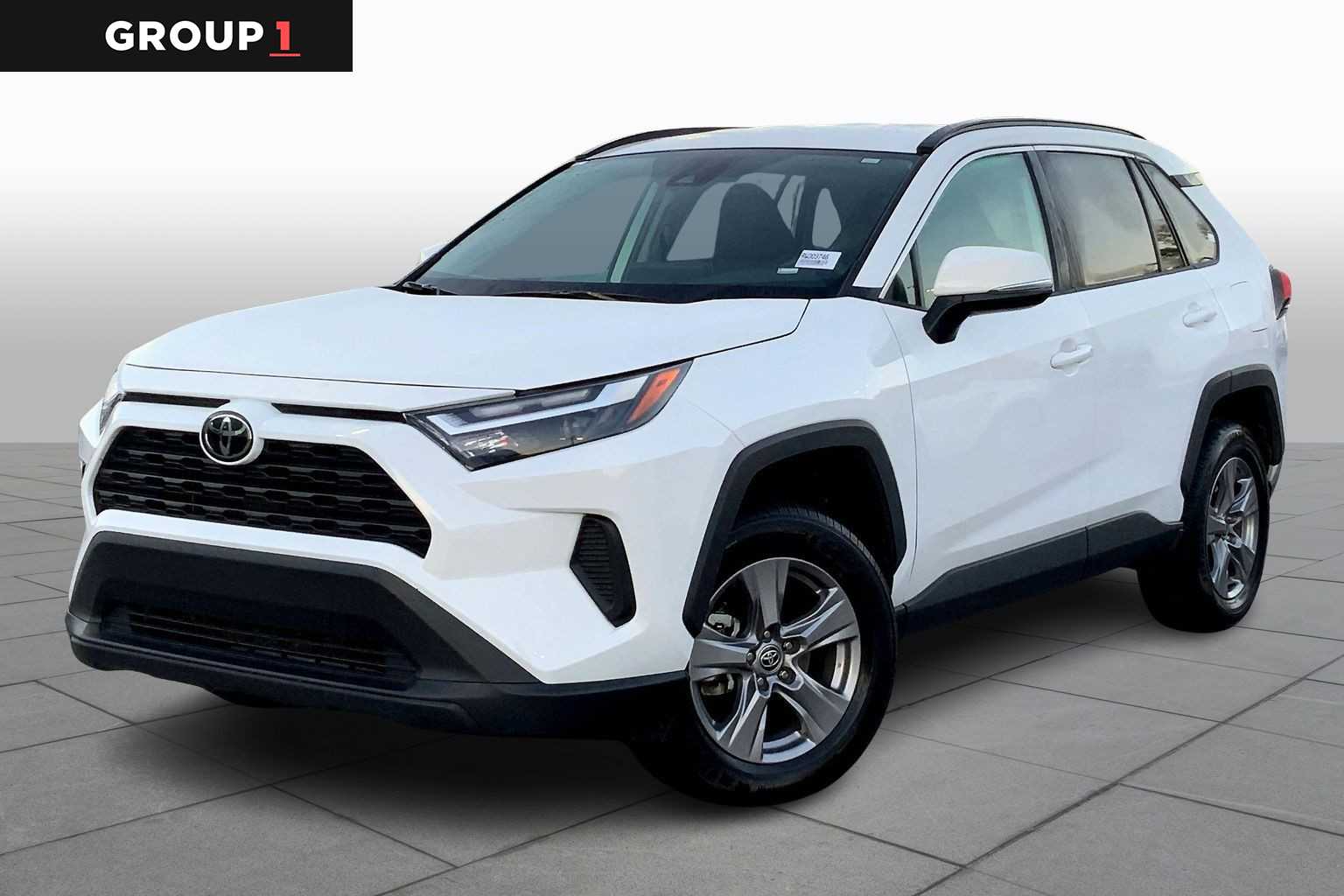 2024 Toyota RAV4 XLE's photo
