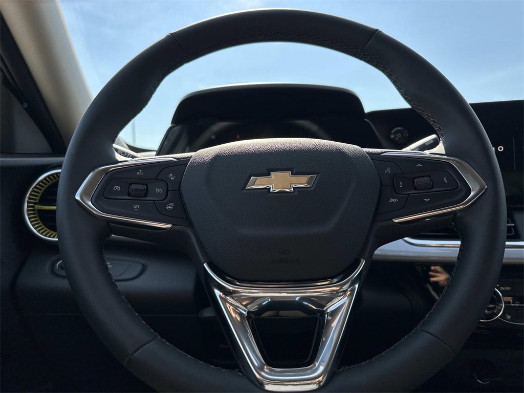 2025 Chevrolet Trax LT photo 15