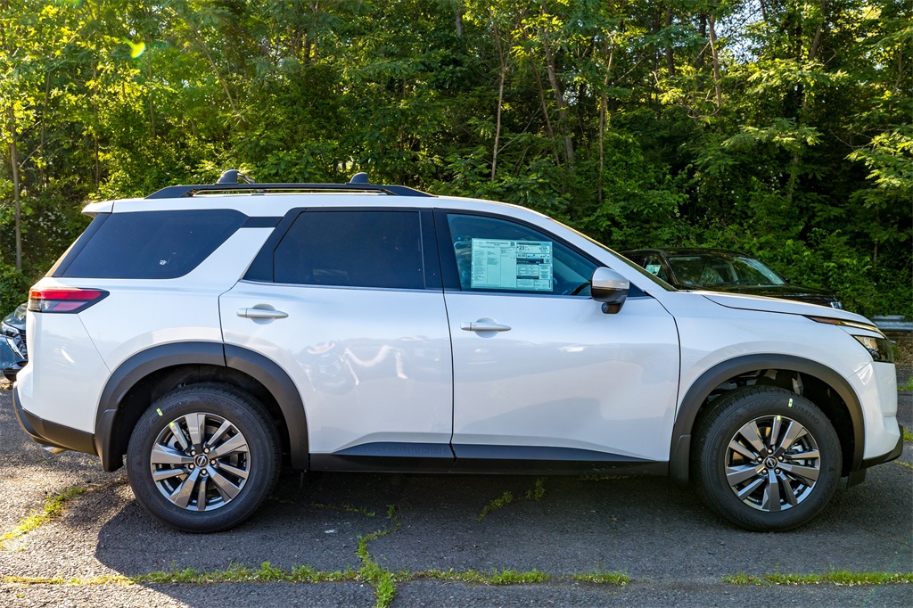 2025 Nissan Pathfinder SV photo 4