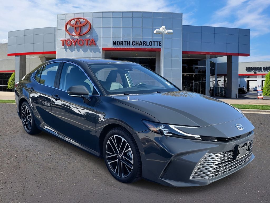 2025 Toyota Camry XLE's photo
