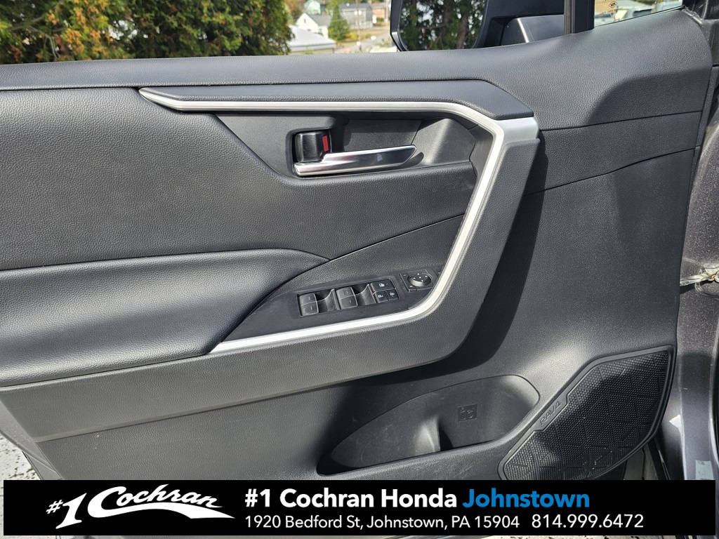 2022 Toyota RAV4 Hybrid XLE photo 15